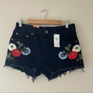 🛑SOLD🛑 Levi’s 501 button fly embroidered shorts